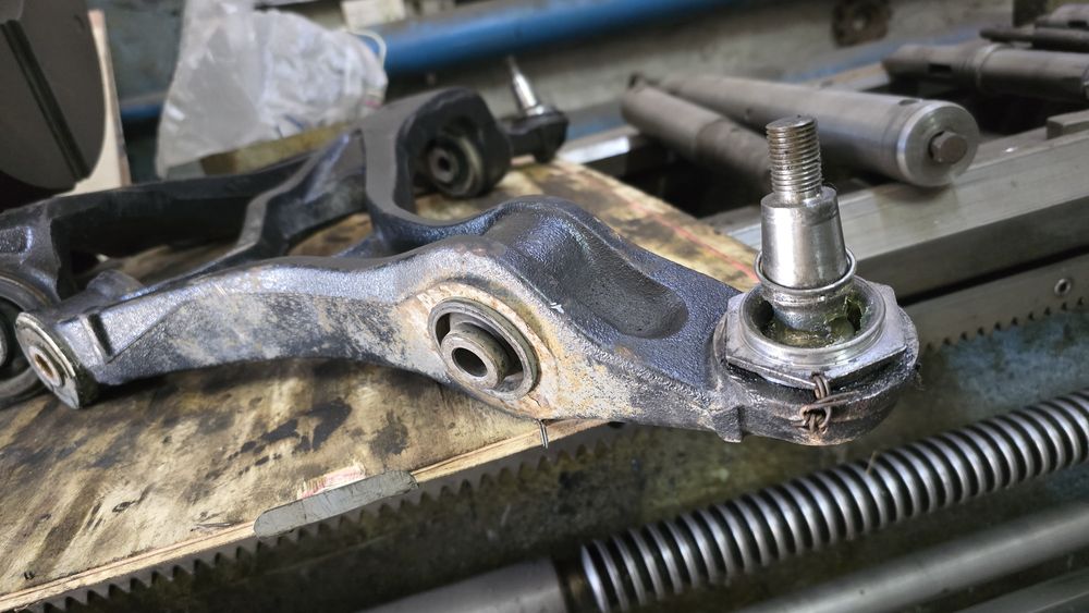 Продам рычаги тоурег 2008г