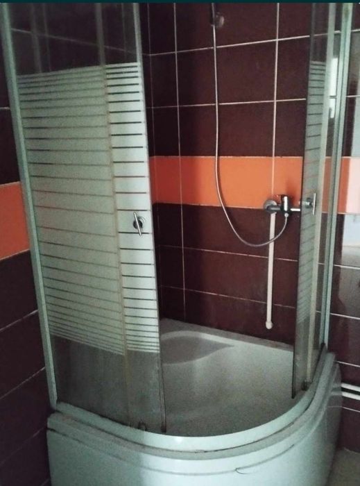 Închiriez garsoniera