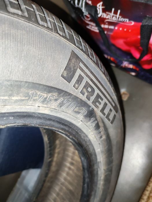 Vand 2 anvelope in stare buna