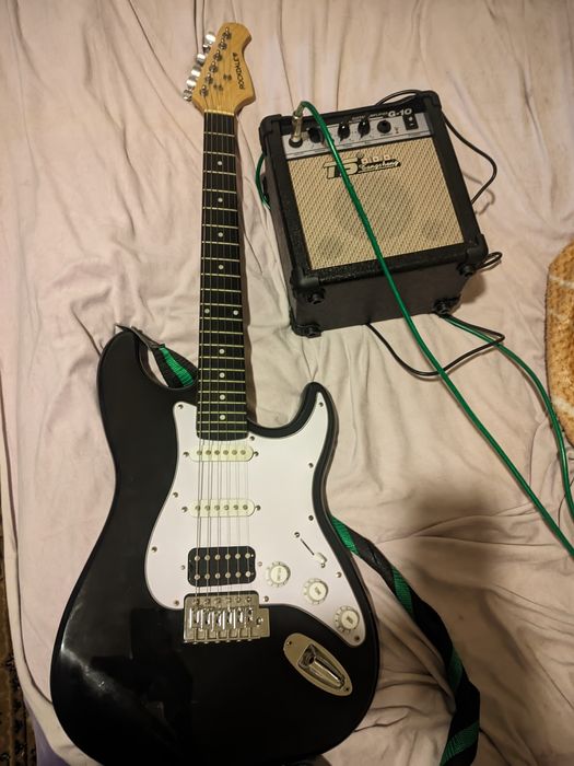 Стратокастер Rockdale HSS + комбик