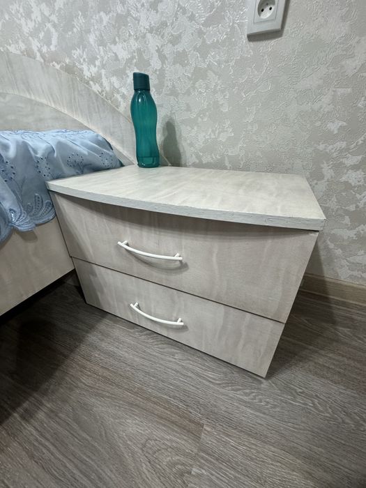 Продам спальный гарнитур