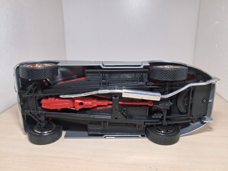 Scara 1:18 jaguar xk120 ertl