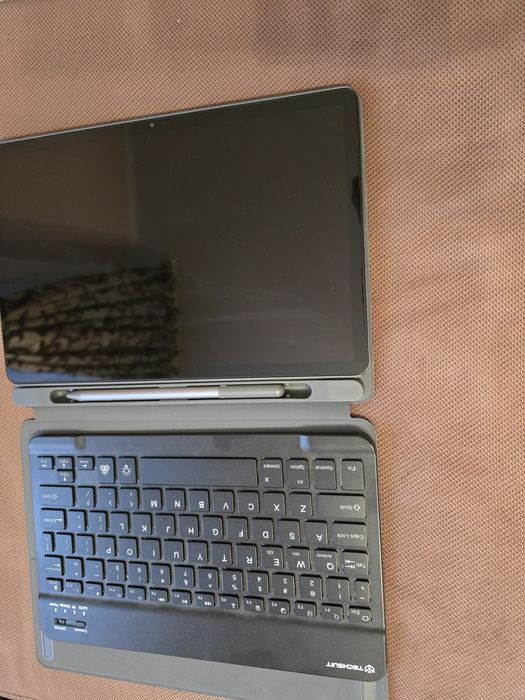 Tableta Lenovo Tab M11 4GB RAM 128GB cu tastatura si garantie pe 2 ani