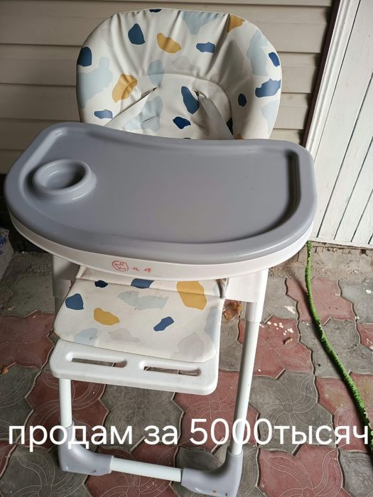 Продам детский велосипед, столик, машинки недорого торг