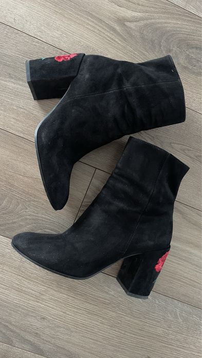 Cizme de piele deosebite marimea 38