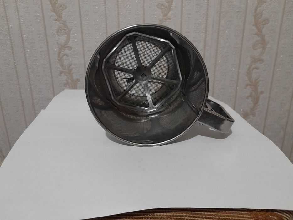 Продам люстру,сито для муки ikea