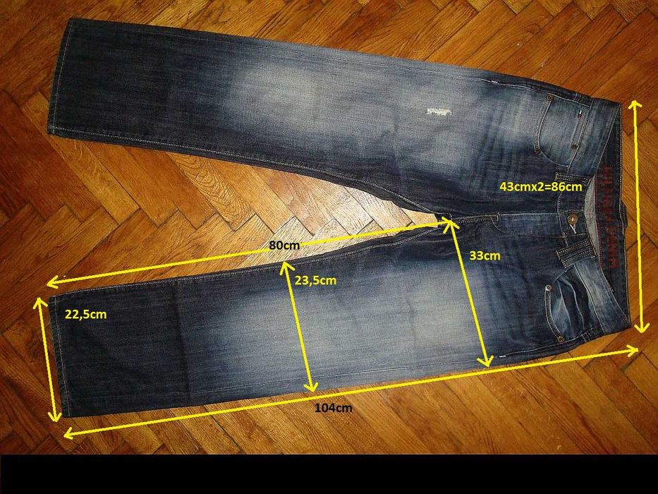 Blugi Tommy Hilfiger W 33xL32 (talie 86cm, lungime 104cm).