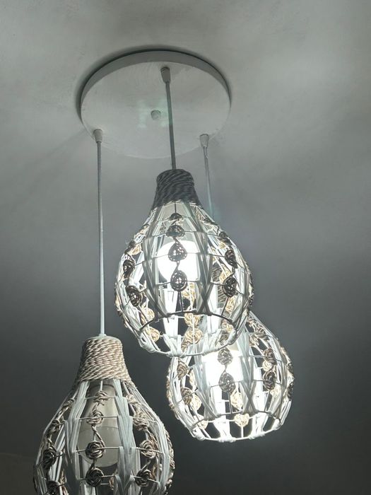 красивая люстра почти как новая