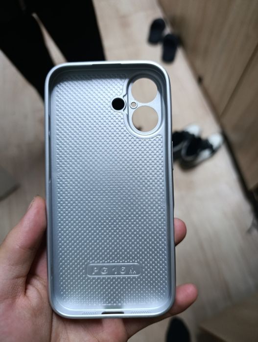 Чехол на iPhone 16