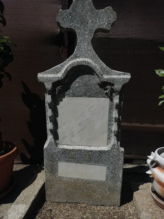 Cruce funerara noua ,din beton spălat cu marmura alba și model!
