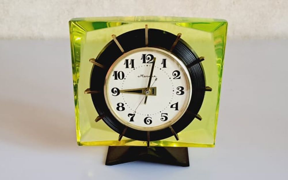 Часы " Маяк" " Молния "