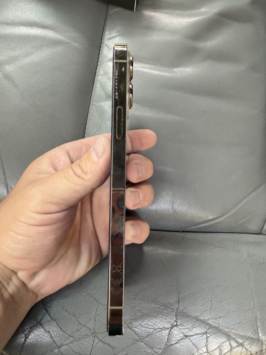 Продам Iphone 13pro max