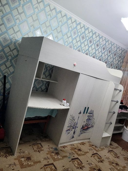 Шкаф совместно с кроватью