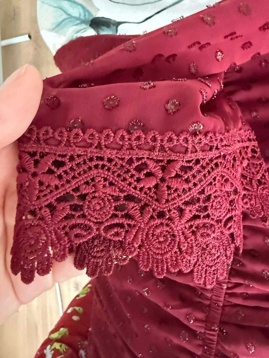 Елегантна червена рокля