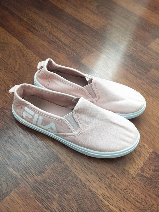 Se vinde teniși Fila
