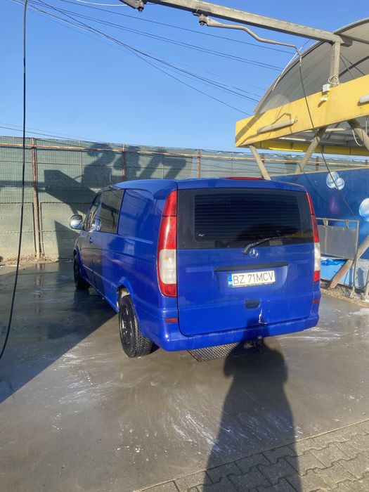 3300€ vand sau schimb mercedes vito 150 de cai