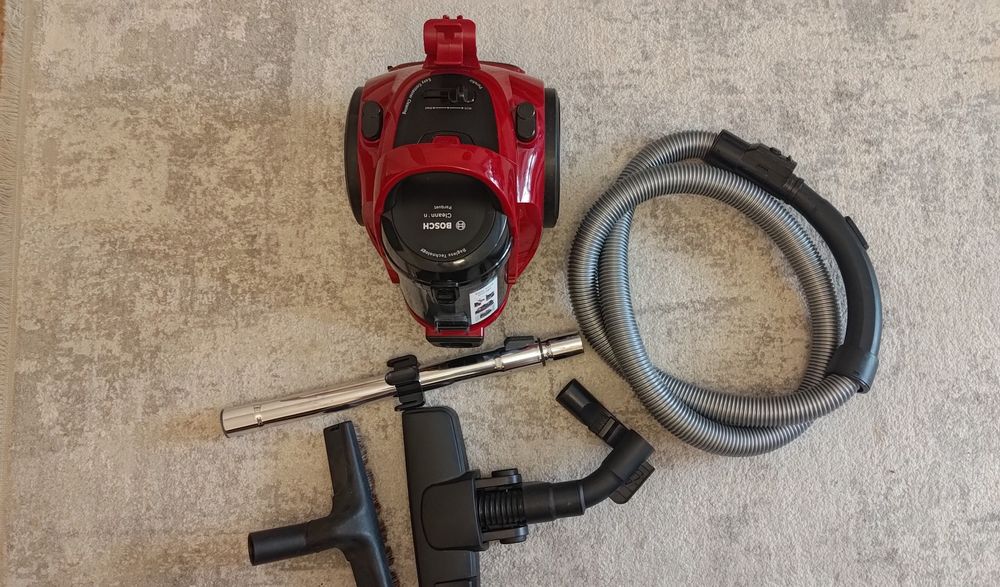 Aspirator fără sac  bosch