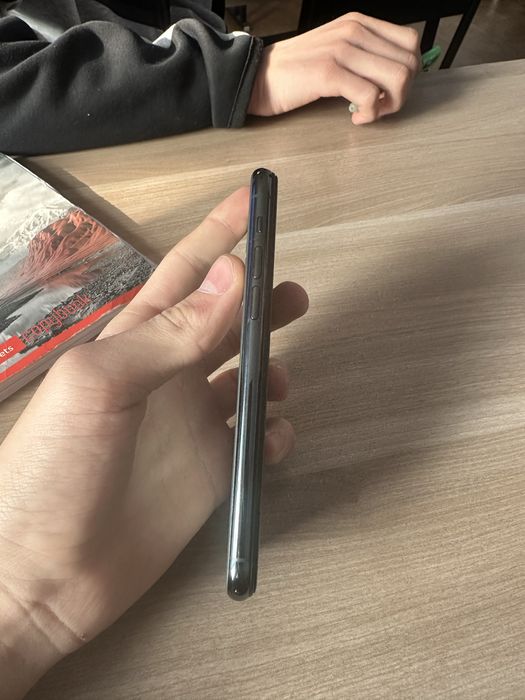 Продам Iphone 11 pro 256