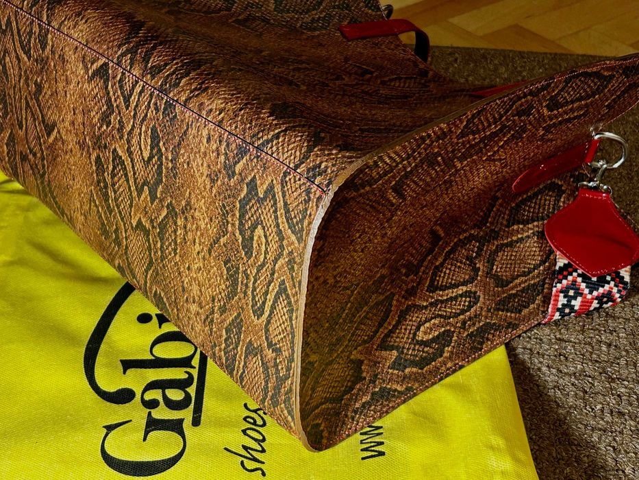 Чанта от естествена кожа GABINA (НЕУПОТРЕБЯВАНА)