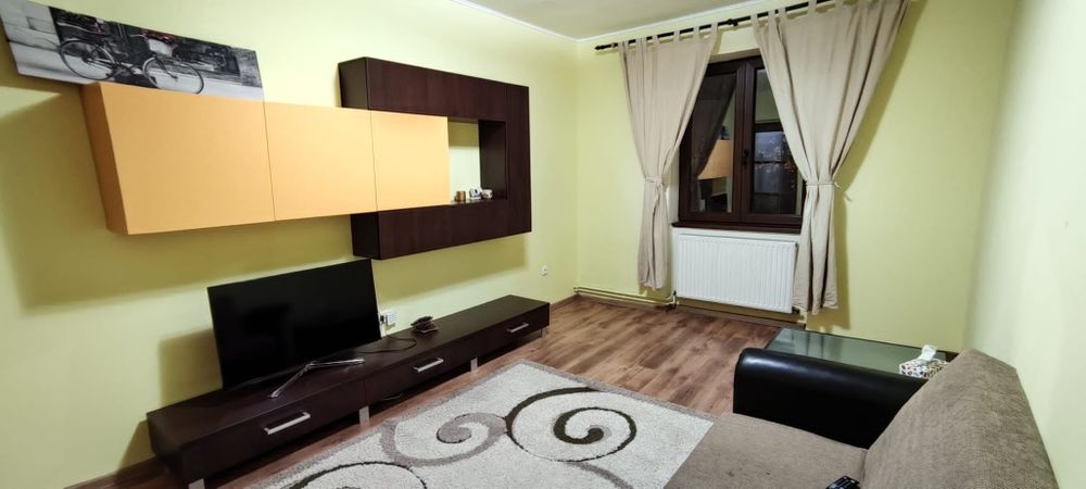 Vând apartament decomandat