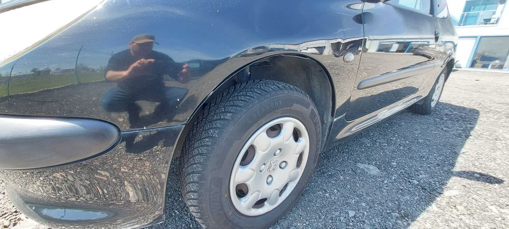 Peugeot 206 hatchback