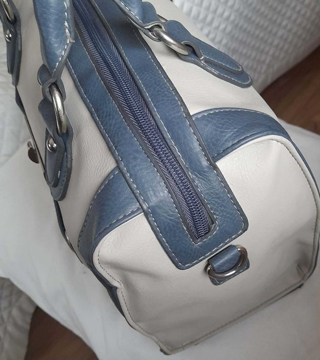 Чанта Deichmann   тип боулинг в беж и синьо