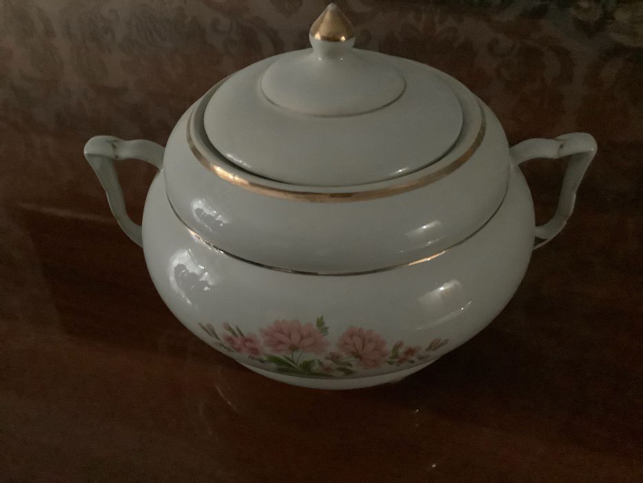Супница. Фарфоровая посуда. Фарфоровая супница