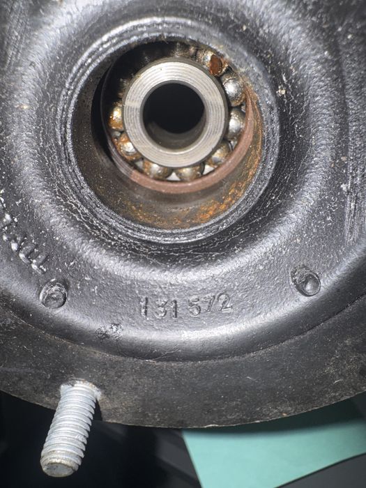 Чашка передние от BMW 525/E34  оригинал ELASTMETALL  131 572