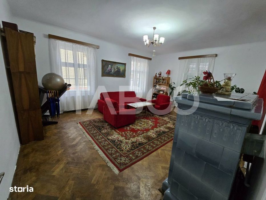 Apartament decomandat 4 camere 130mpu pivnita acces auto Orasul de Jos