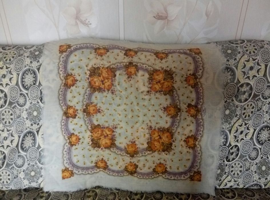 Платки  женские ,разные