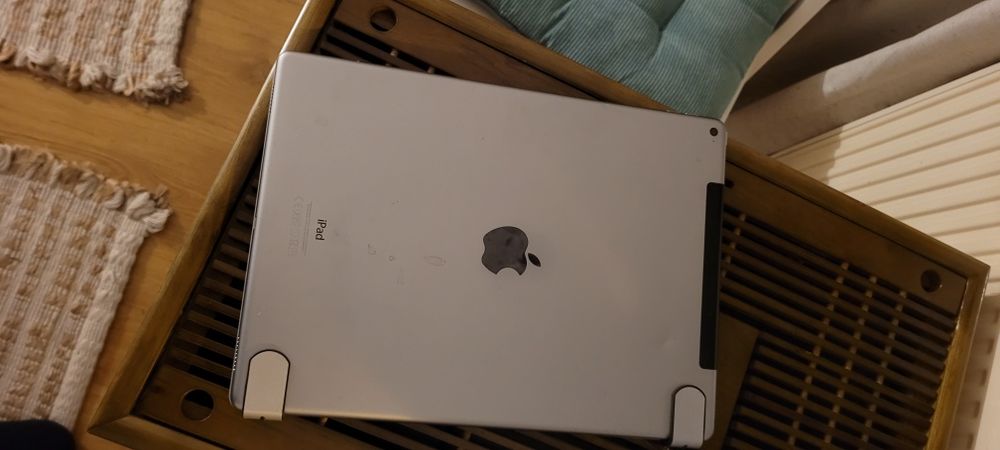 IPad Pro 12.9 inch cu tastatura