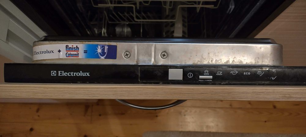 Съдомиялна Electrolux ESL43020 (за ремонт)