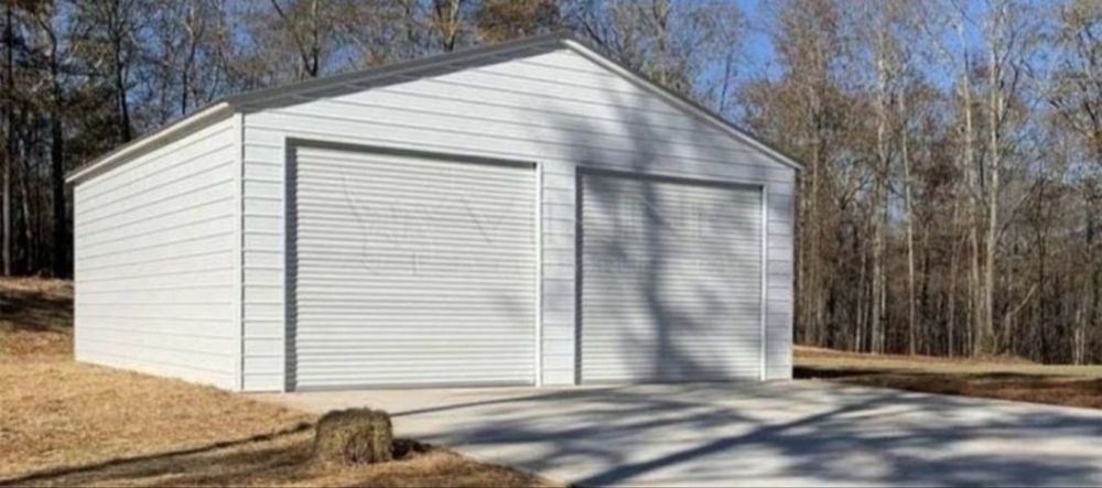 Vand garaj pe structura metalica ânvelit cu panouri sendviș