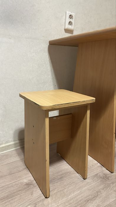 Стол и стулья БУ