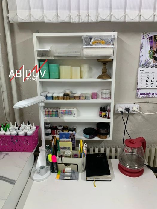 Навесной полка для лаков и для других предметов интерьера.