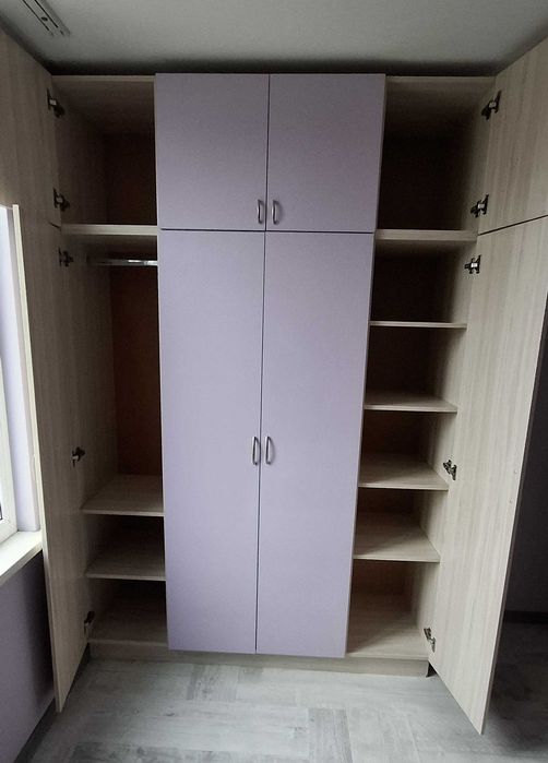 Продавам 2 гардероба - с плъзгащи врати и с плавно затваряне + нщ