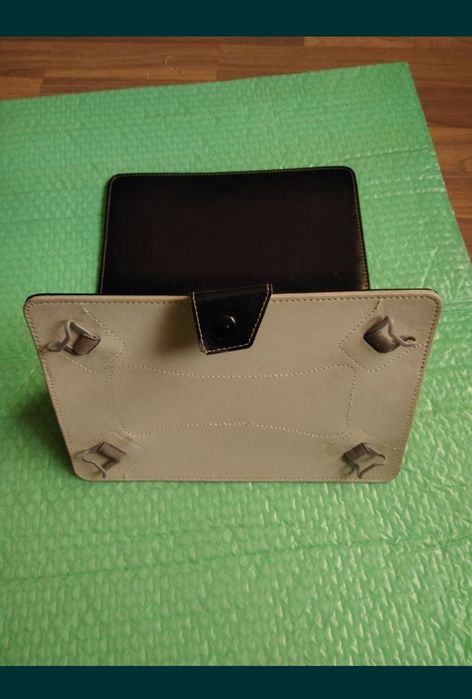 Husă tabletă. Flexibilă, reglabila, retractabilă, sistem suporți regl