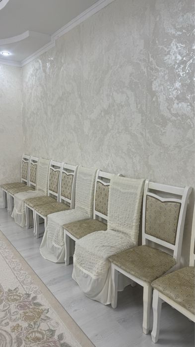 Продам Гостинный стол со стулями