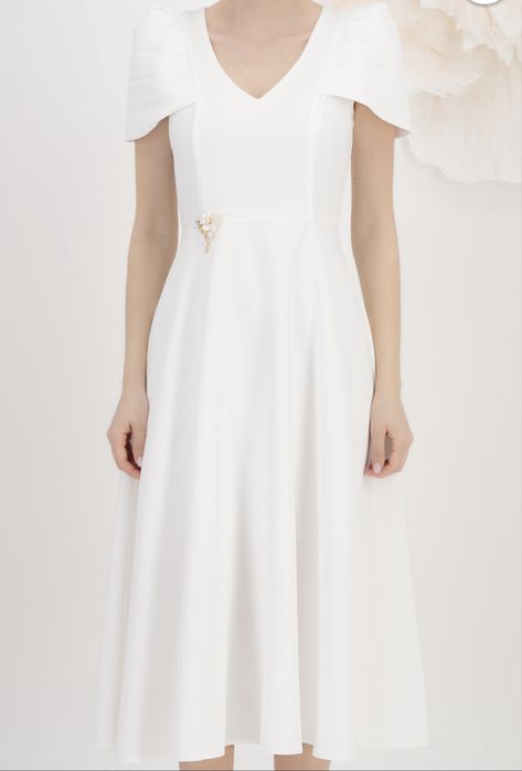 Vand rochie alba potrivita si pentru cununia civila