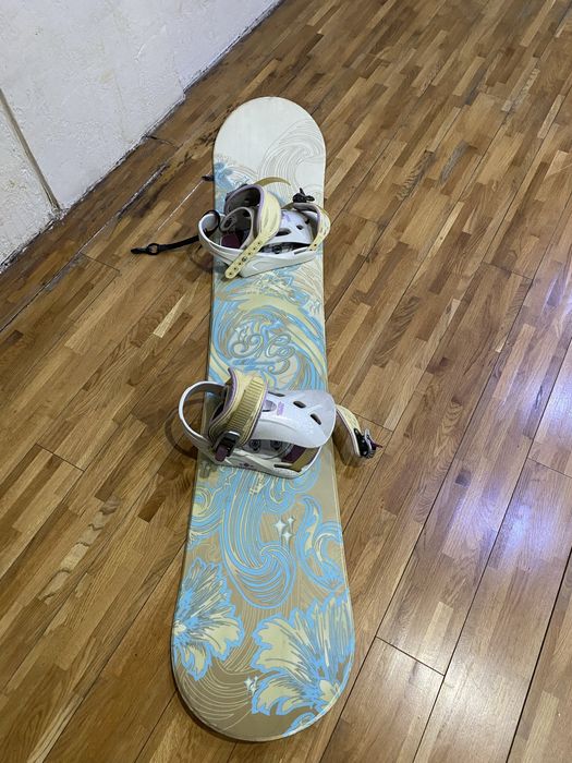 Продам сноуборд с ботинками