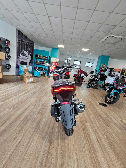 Scuter Voge SR 125 adv
