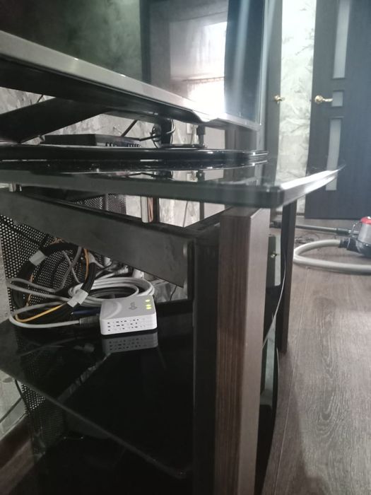 Продам тумбу под телевизор