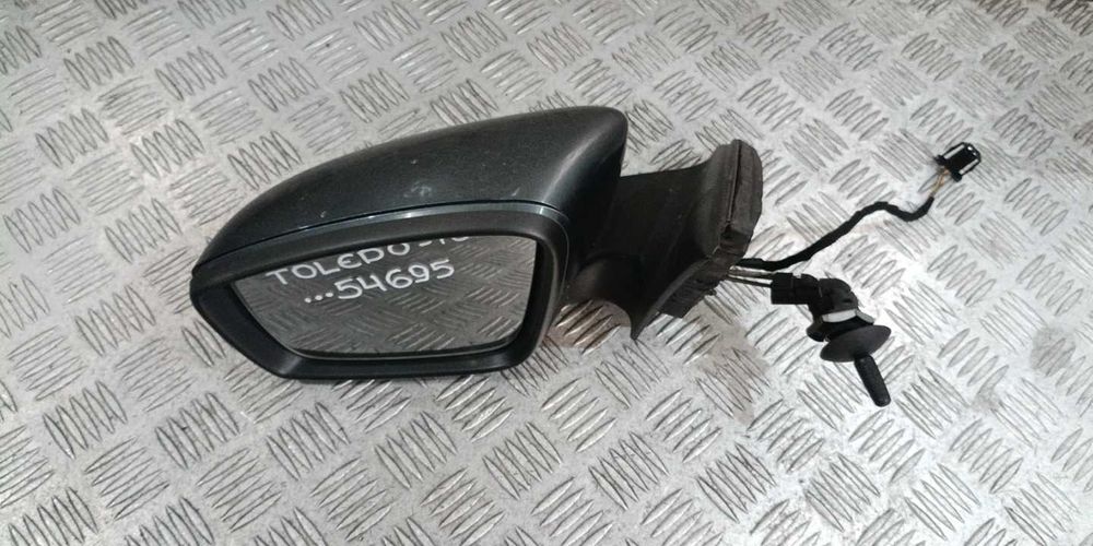 Ляво огледало Seat Toledo 1.6TDI 2016г.