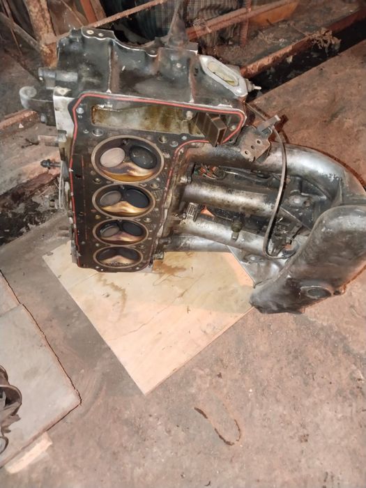 Продам запчасти на двигатель Mersedes 102 2.3