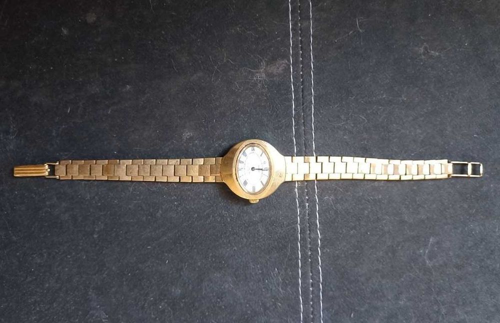 Женские позолоченные часы Чайка 17 камней, времен СССР