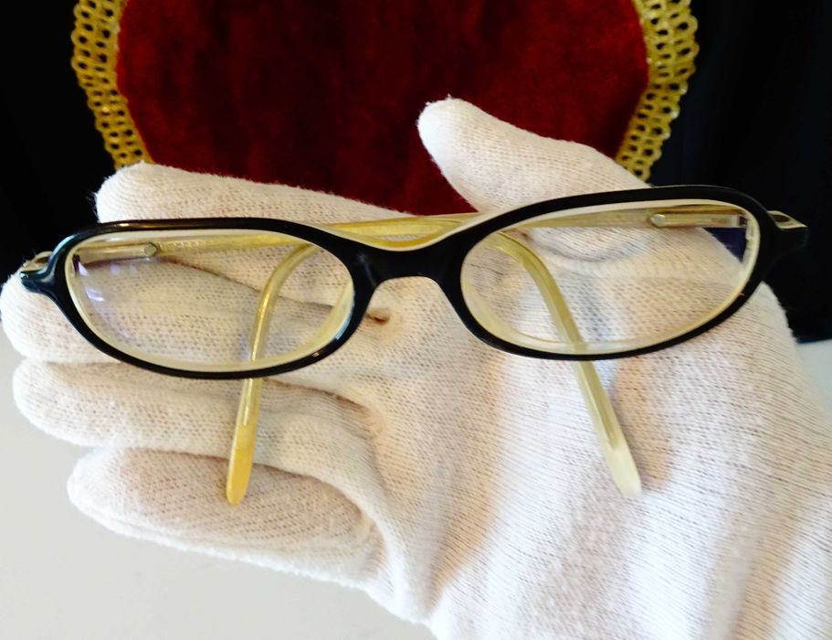 Диоптрични рамки със стъкла и слънчеви очила.