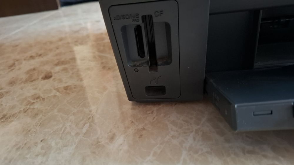 Продавам принтер Epson