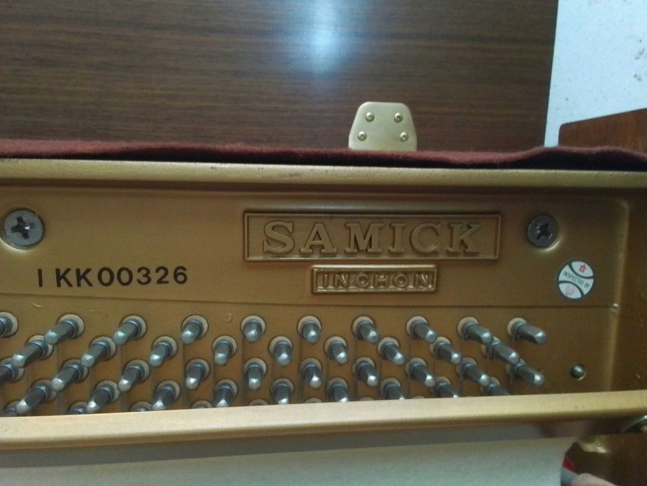 Акустично пиано SAMICK SU-107  Imperial German Scale – Орех Сатен от 2001г.