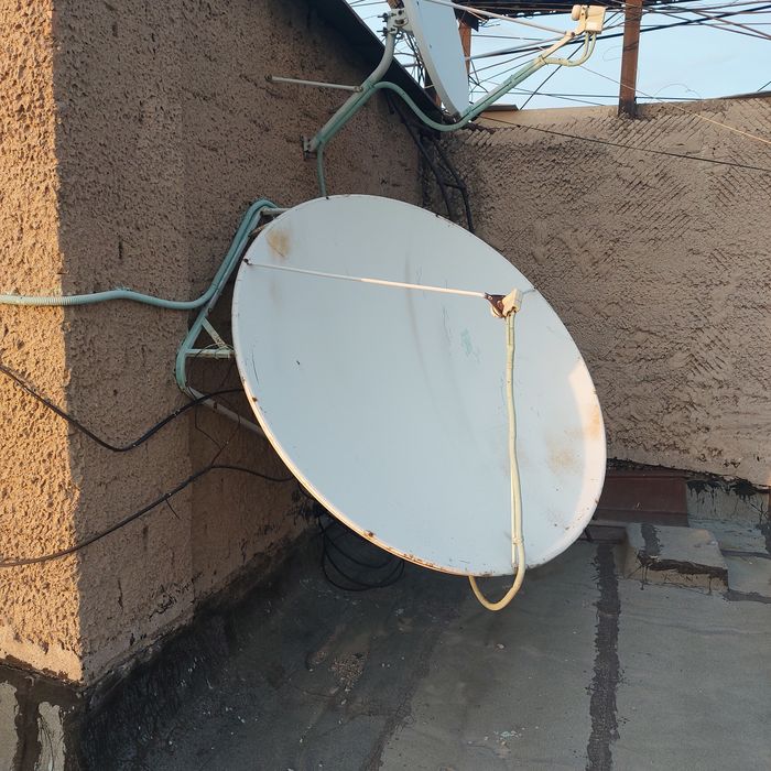 Антенна спутниковая прямофокусная 180см