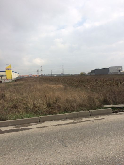 vând teren extravilan zona Selgros